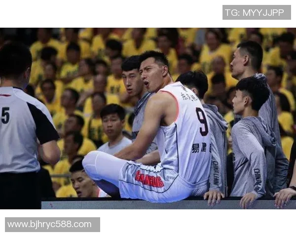 姚明首次观看MMA赛事感受与反思分享运动员对格斗的独特见解与热情