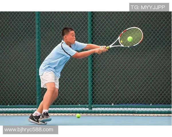 深圳网球队进攻体系解析：网球战术的创新与实践探索